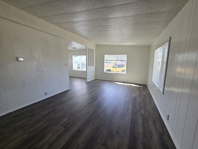 Building Photo - 2097 Castle Ave