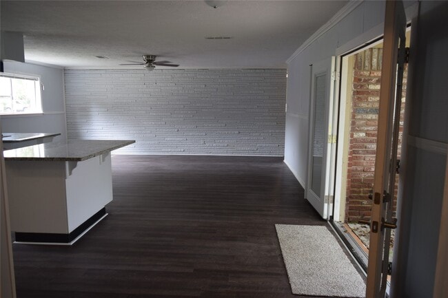 Building Photo - 9902 Tolman St