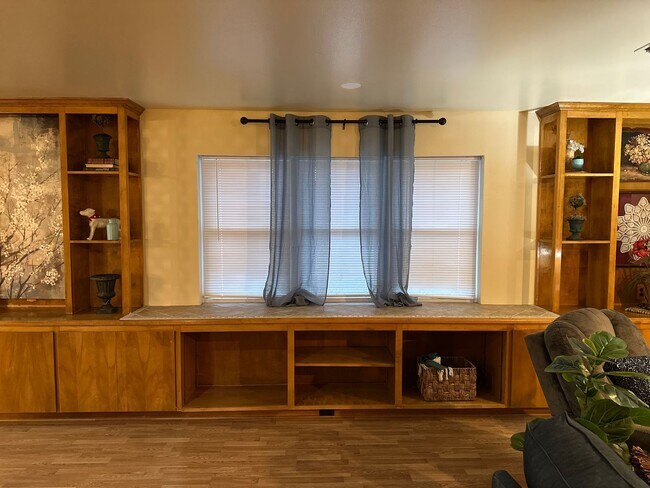 Building Photo - ONE BEDROOM, one bath, FULLY FURNISHED; ALL BILLS PAID