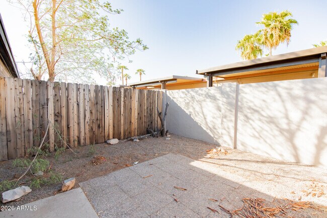 Building Photo - 1722 E Ocotillo Rd