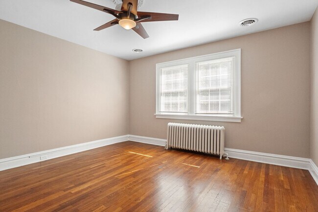 Building Photo - Home on the Range