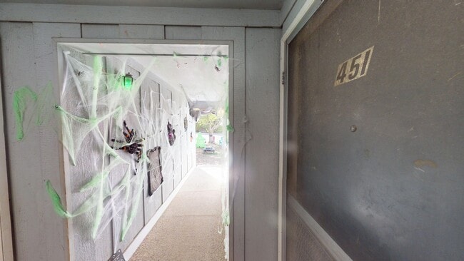 Building Photo - 2 bedroom duplex in quiet cul-de-sac