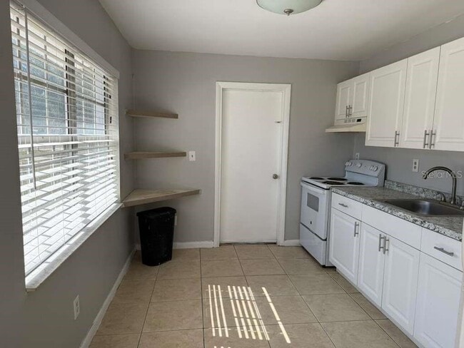 Building Photo - 5793 Oleander Dr