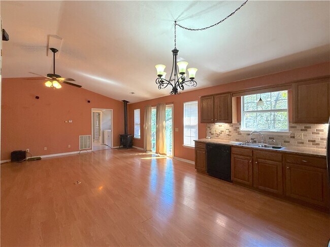 Building Photo - 28 Hickory Cir