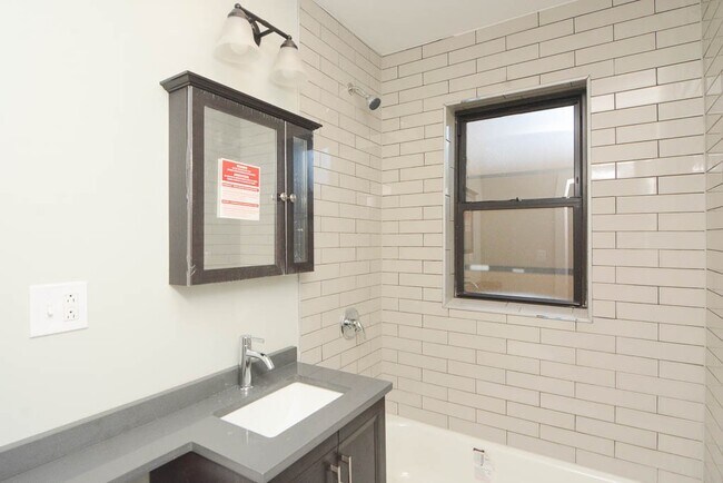 Building Photo - 4349 N Damen Ave