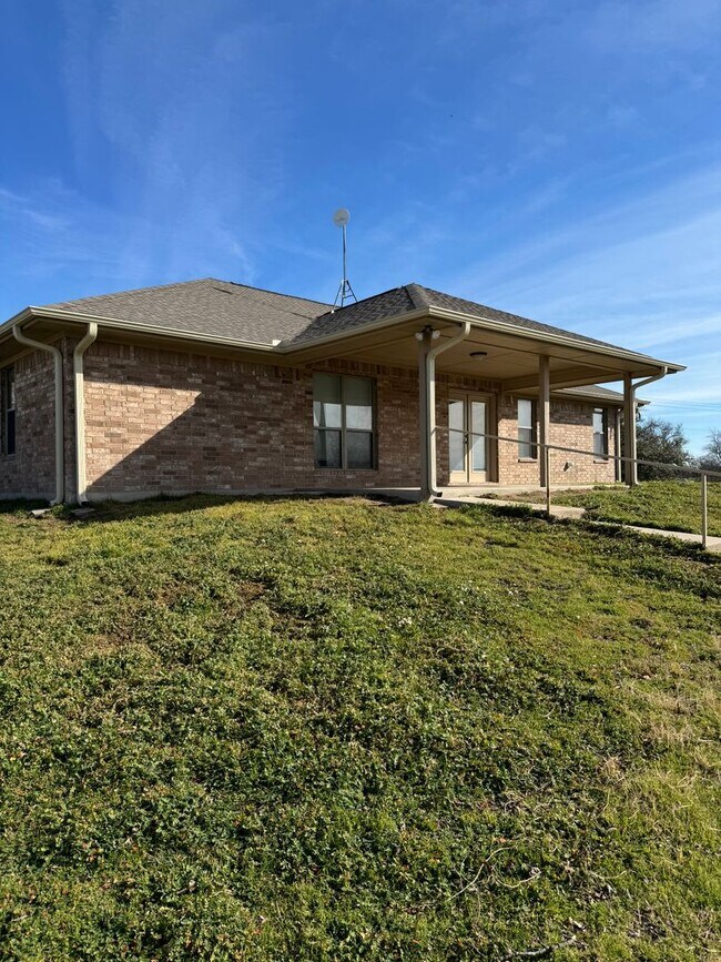 Building Photo - 4 Acres + METAL SHOP + Horses Welcome