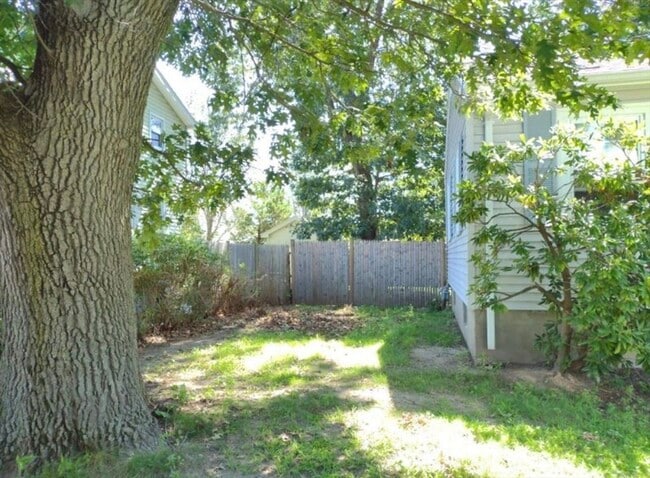 Building Photo - 9 Gregg St