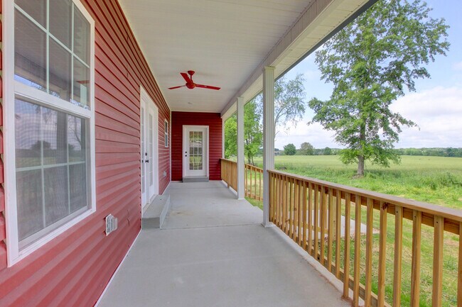 Building Photo - 135 Riverbend Dr