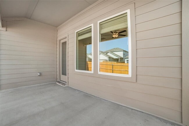 Building Photo - 412 Breccia Trl