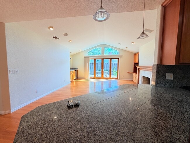 Building Photo - 4766 Elmhurst Dr