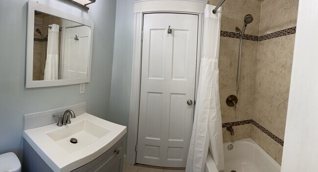 Building Photo - 36 Whiton Ave