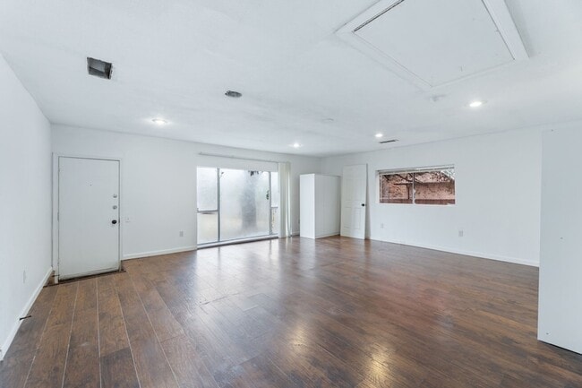 Building Photo - 2726 Blanton St