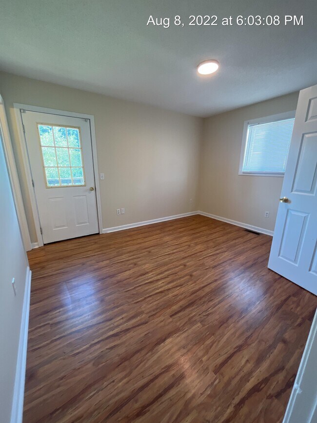 Building Photo - 258 Lakeview Dr