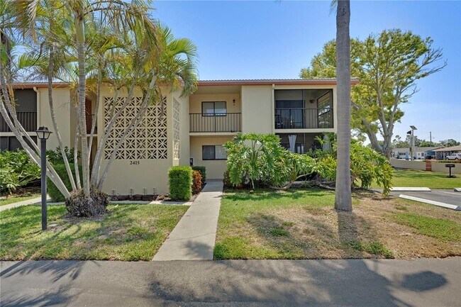 Primary Photo - 2415 Bayshore Gardens Pkwy