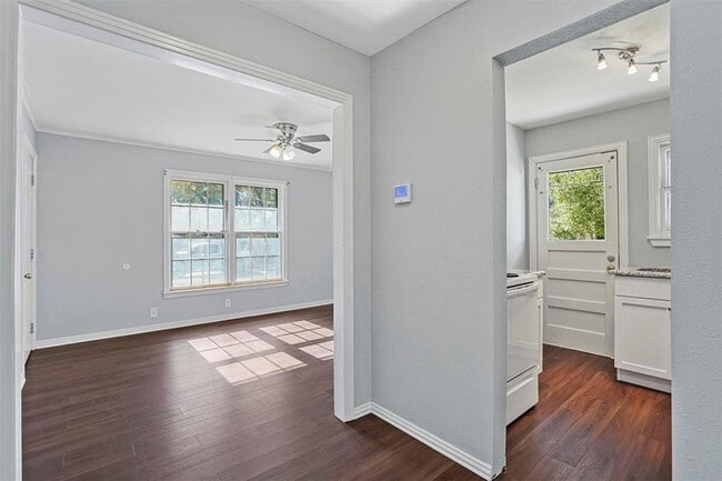 Building Photo - 210 W Willingham St