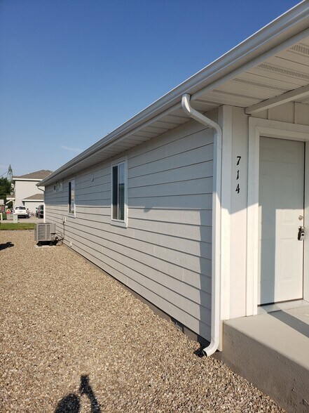 Building Photo - 712 Schodde Ave