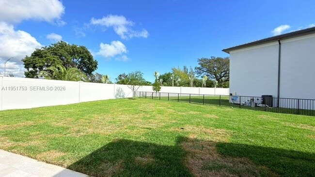 Building Photo - 19700 NE 14th Ave