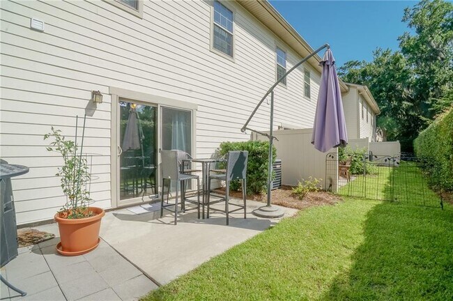 Building Photo - 303 Reserve Ln