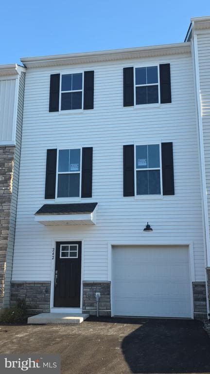 Building Photo - 242 Talucci Dr