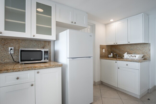 Building Photo - 5445 Collins Ave