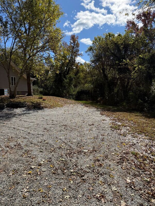 Building Photo - 135 Regent St