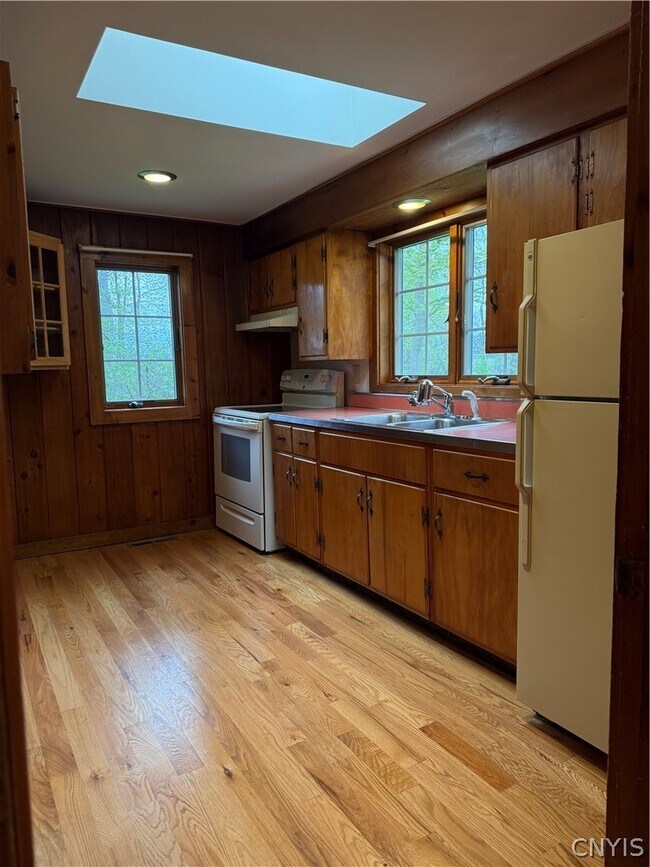 Building Photo - 3166B Seneca Turnpike