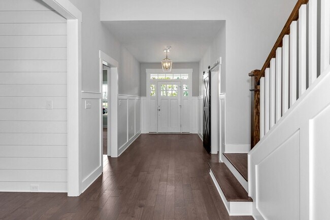 Building Photo - Luxury Craftsman Home in Monrovia Springs