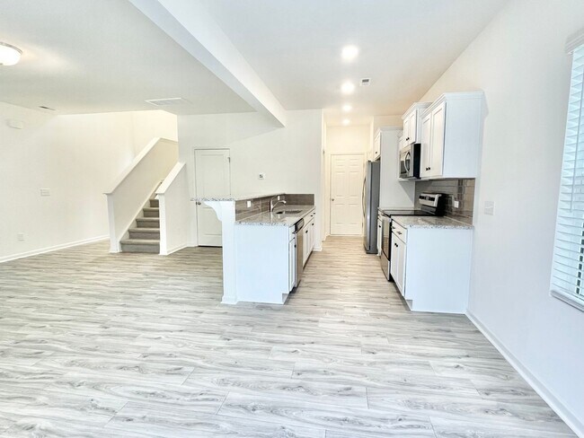 Building Photo - 3br 2.5 ba  Paired Home near shopping, I-77 & I-40 Ready July 17th!