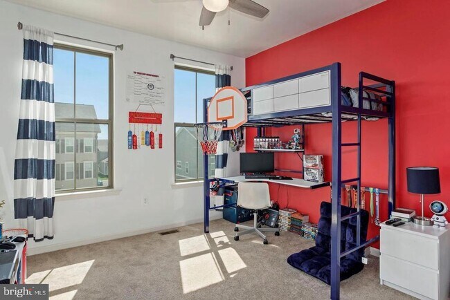 Building Photo - 944 Basswood Dr