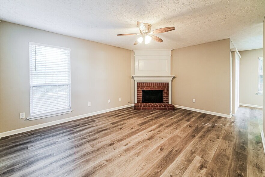 Building Photo - 1955 Hidden Valley Dr SW