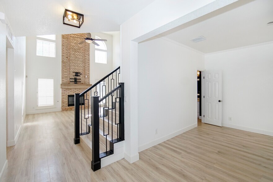 Building Photo - 918 Bella Cumbre Dr