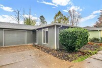 Building Photo - 1628-1628 Madras St SE