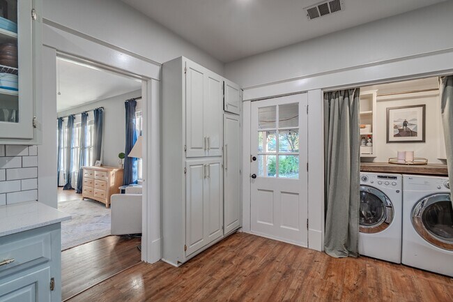 Building Photo - Updated Historically Charming Bungalow walking distance to Greenville Ave