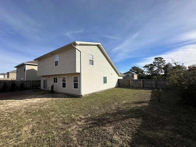 Building Photo - 417 Eisenhower Dr