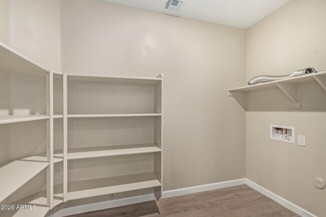 Building Photo - 2035 E Northwood Dr