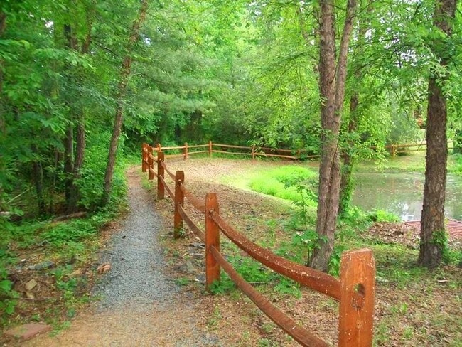 Building Photo - Spacious 3 bedroom in Finley Forest offers convenient location and neighborhood amenities