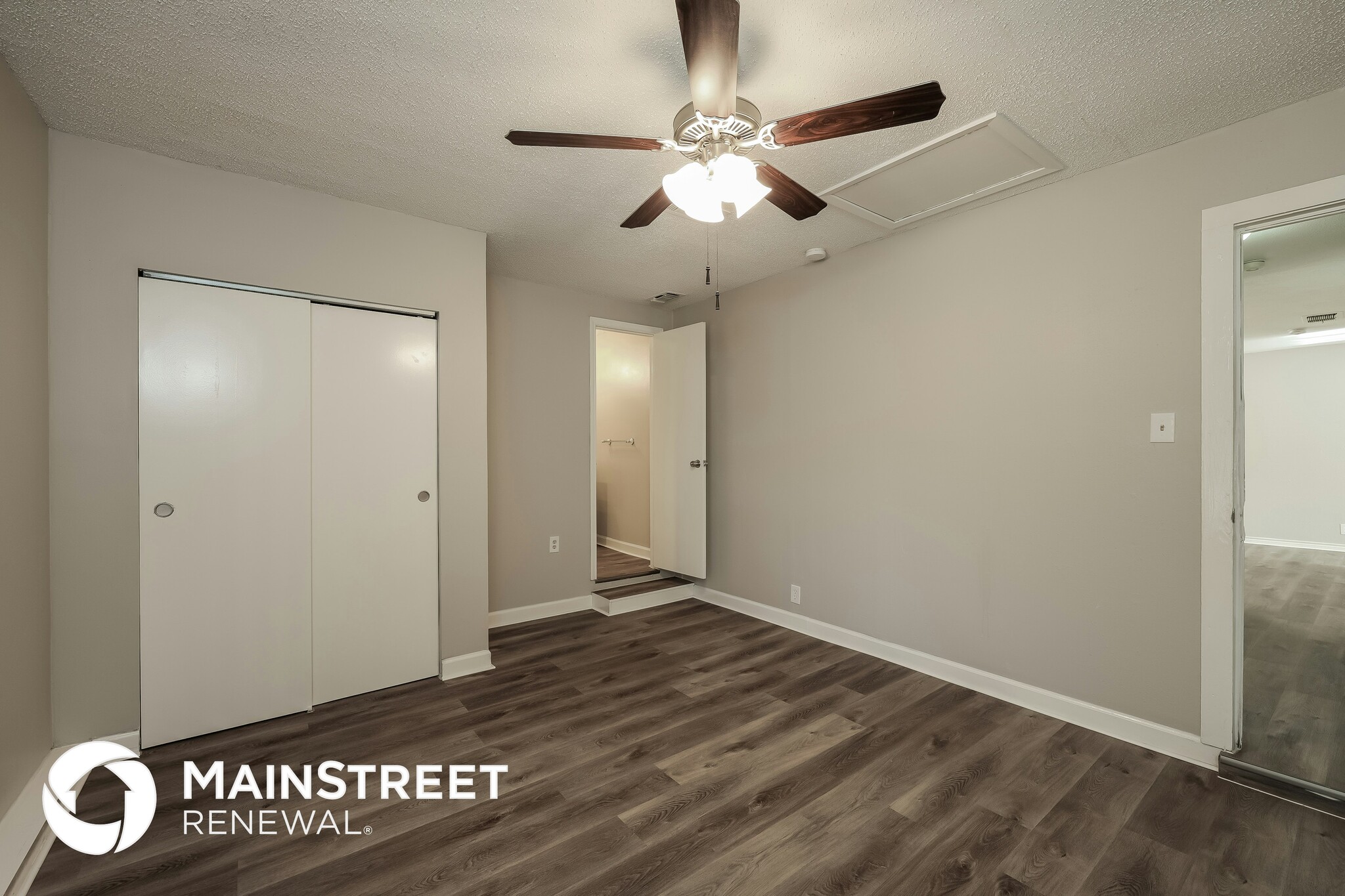 Building Photo - 6606 Gallery Oak St