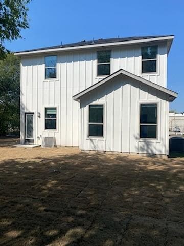 Building Photo - 549 Augustus St