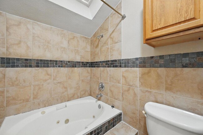 Building Photo - Beautiful 3 Bedroom Condo Overlooking The Canal!