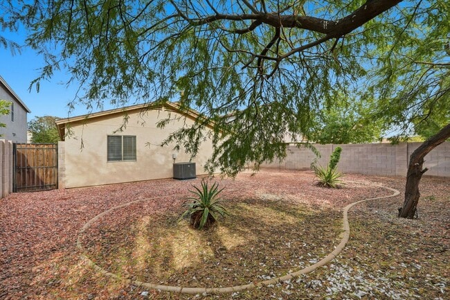 Building Photo - Johnson Ranch 3 Bedroom! Tile Throughout All Appliances!