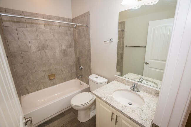 Building Photo - Executive home in The Estates at Holiday! ...