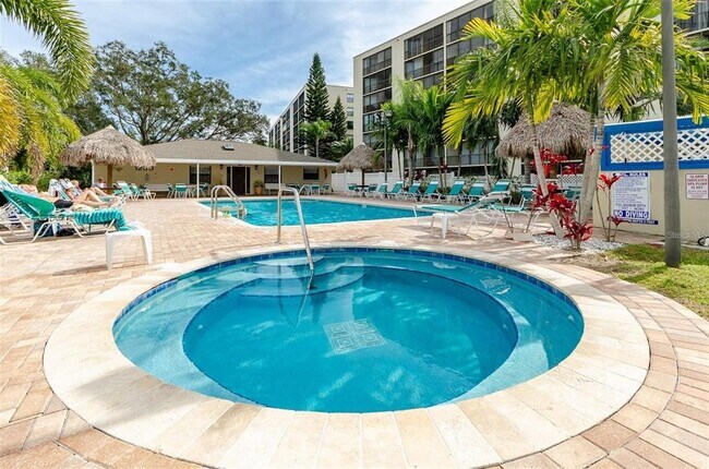 Building Photo - 900 Cove Cay Dr