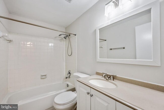 Building Photo - 5605 Independence Cir