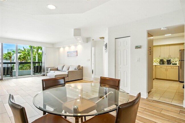 Building Photo - 3600 Mystic Pointe Dr