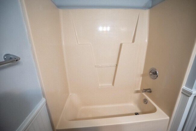 Building Photo - 944 Bonham Ave