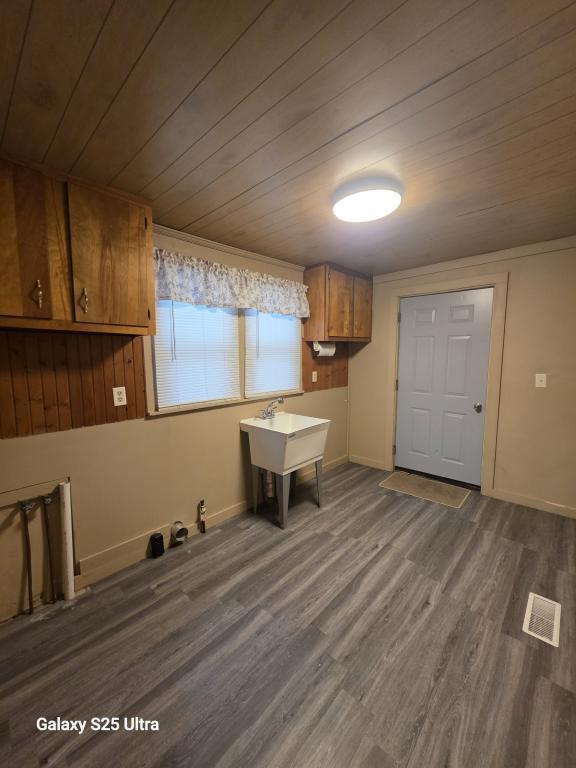 Building Photo - 208 E Main St