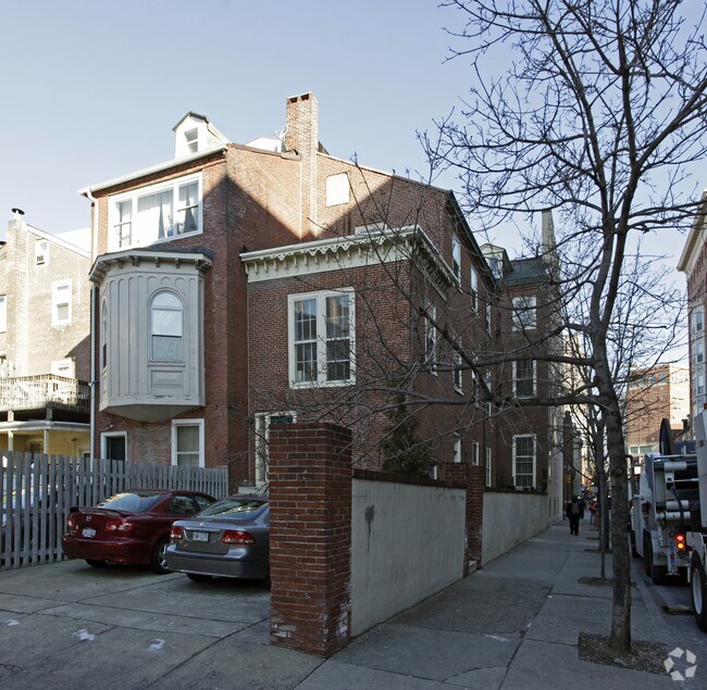 Building Photo - 900 Spruce St