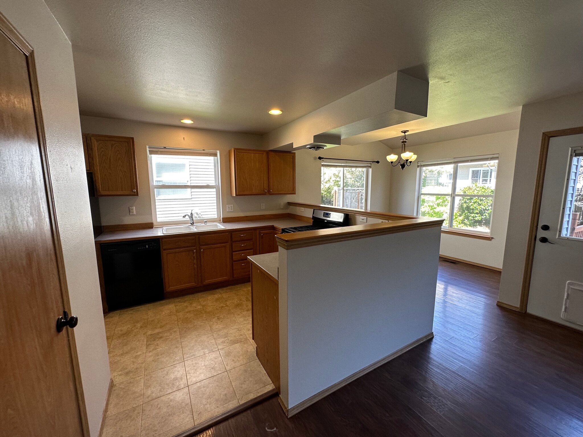 Building Photo - 3016 Pacific St.