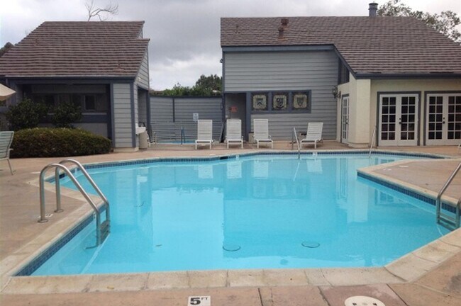 Building Photo - Spacious 2 Bedroom 2-1/2 Bathroom Townhome with 2-car garage in La Jolla near UCSD