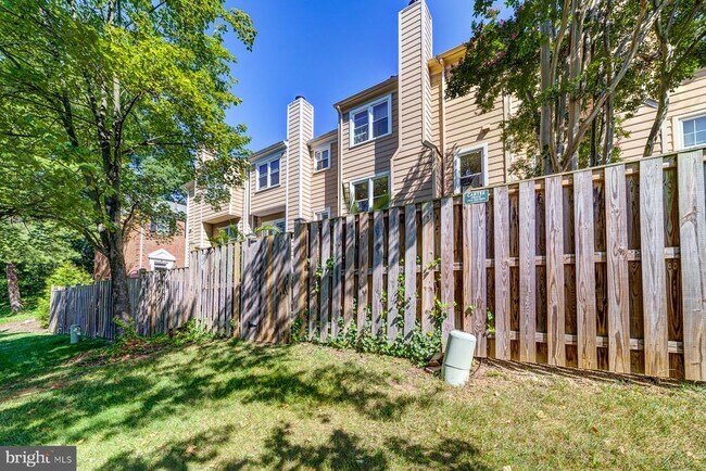 Building Photo - 8 Carriage House Cir